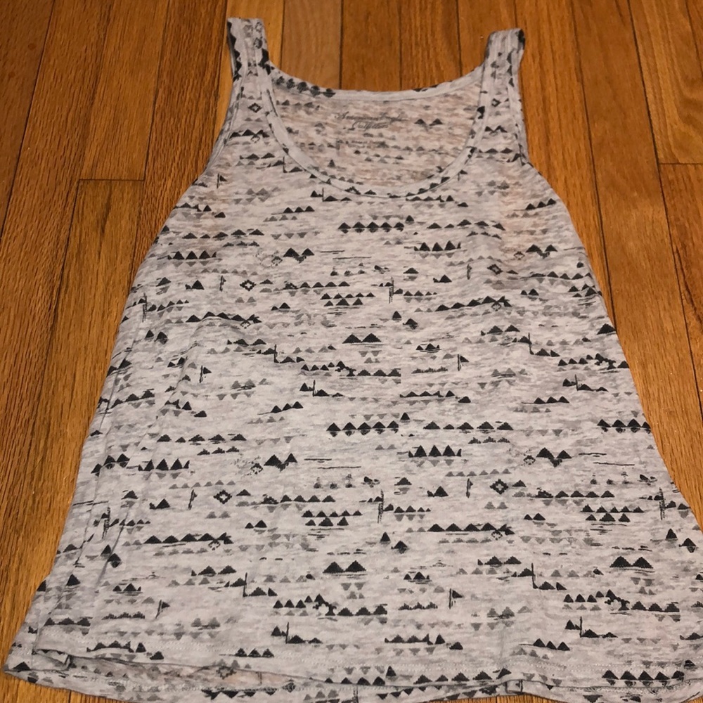 Triangle pattern loose tank top